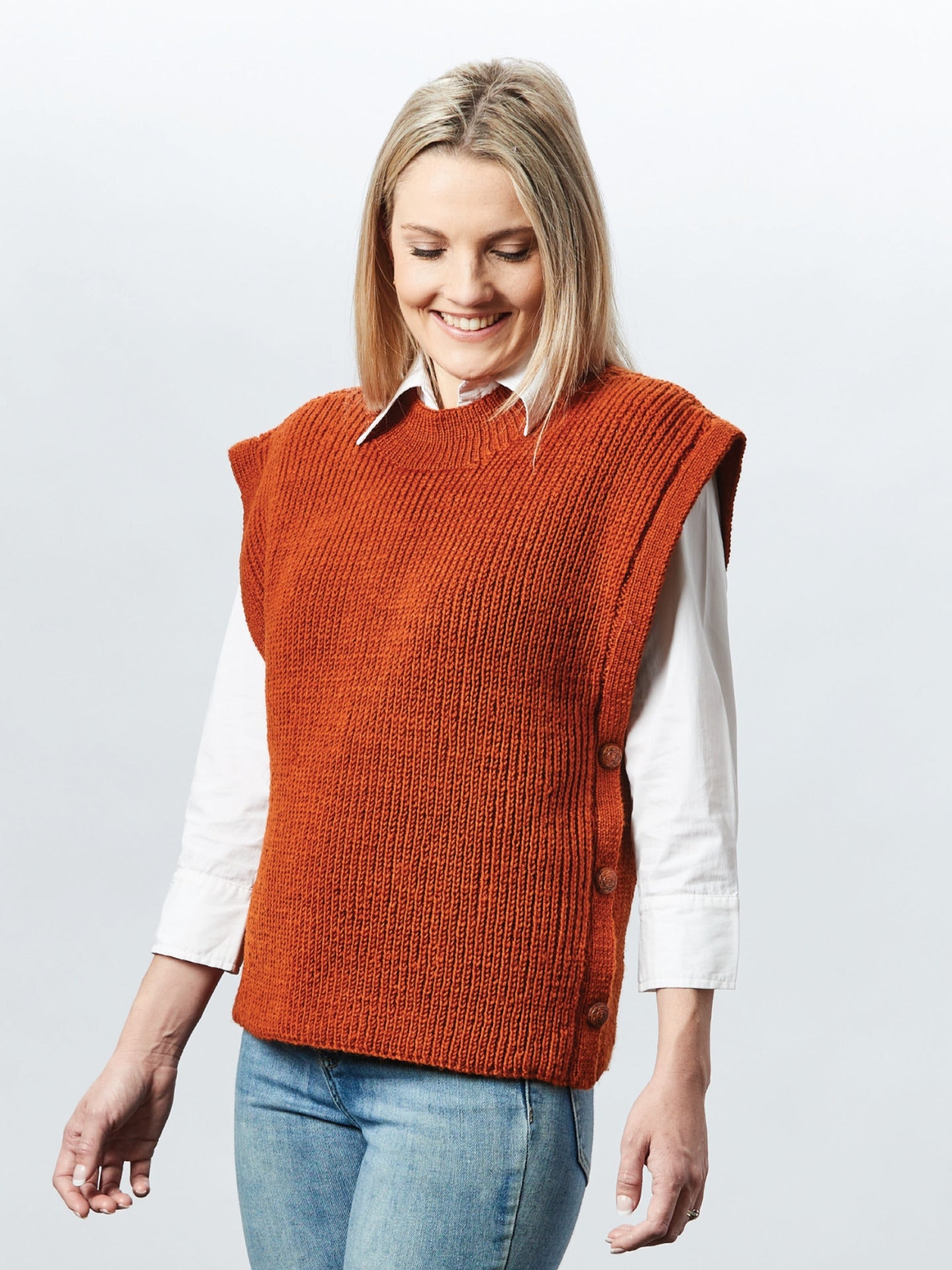 PT 8647 Shaker Rib Buttoned Vest - Knitting Pattern – Bendigo