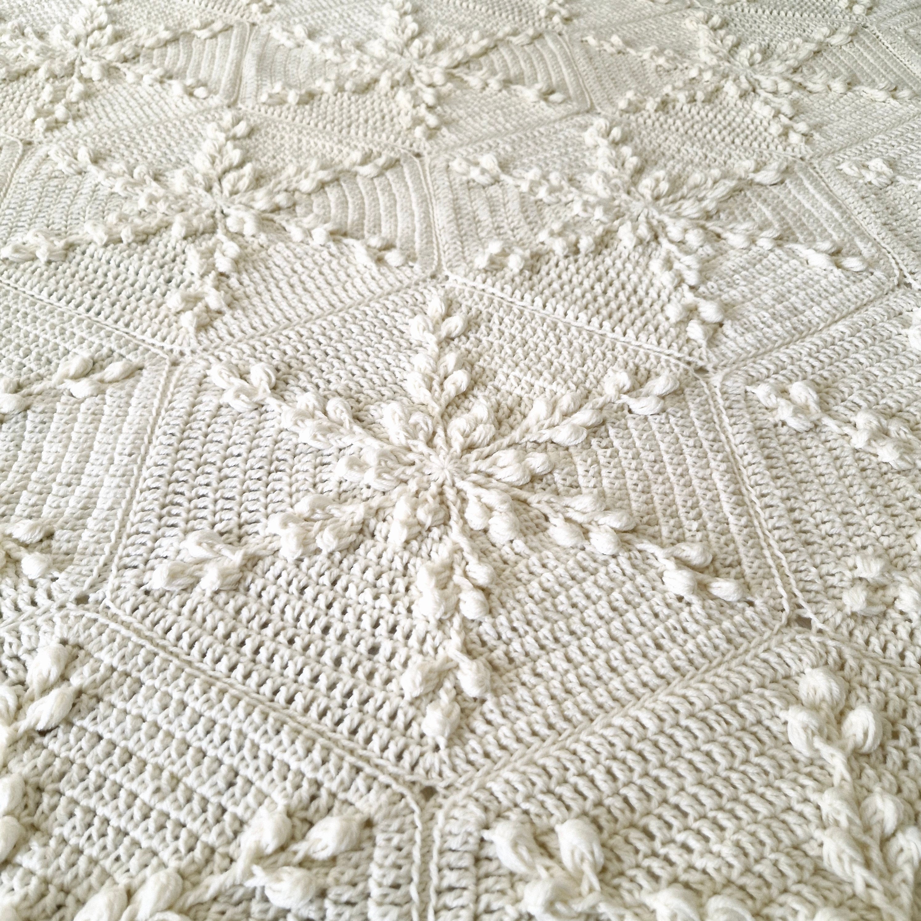 Falling Snowflakes Blanket PDF