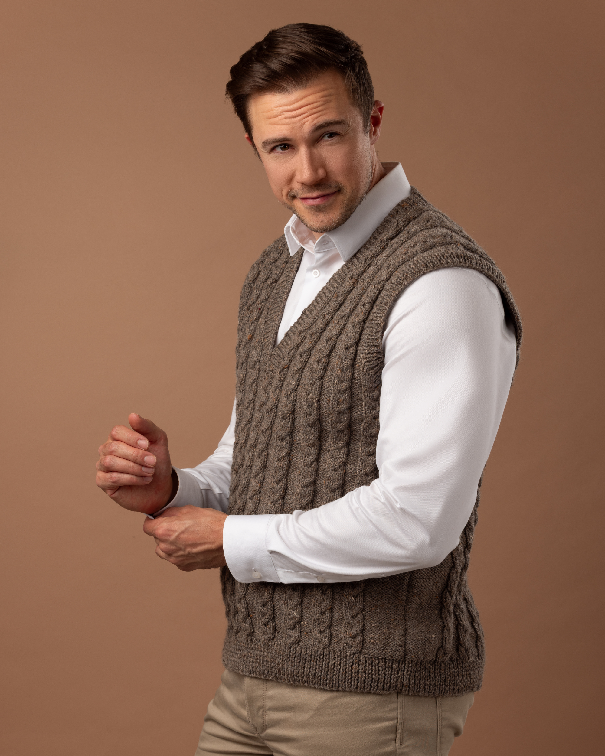 The Willow Vest - Adult Knitting Pattern | PT 8703