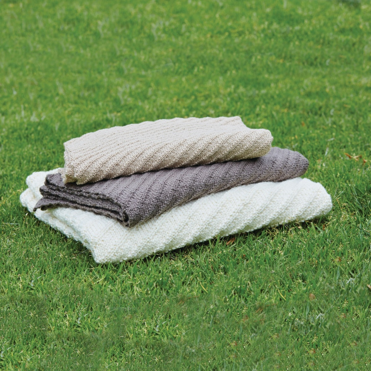 PT 8397 - Blanket in 3 Plys - Knitting Pattern