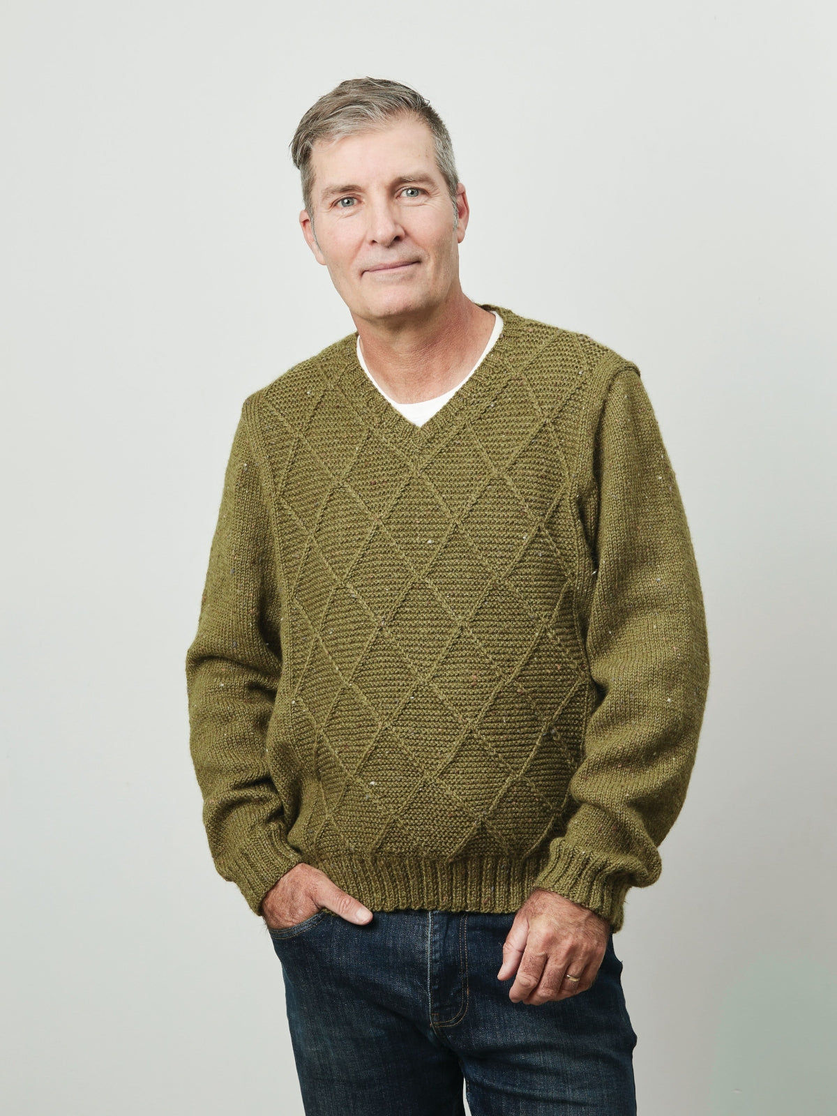 PT 8615 Diamond Panel Men's Jumper - Knitting Pattern