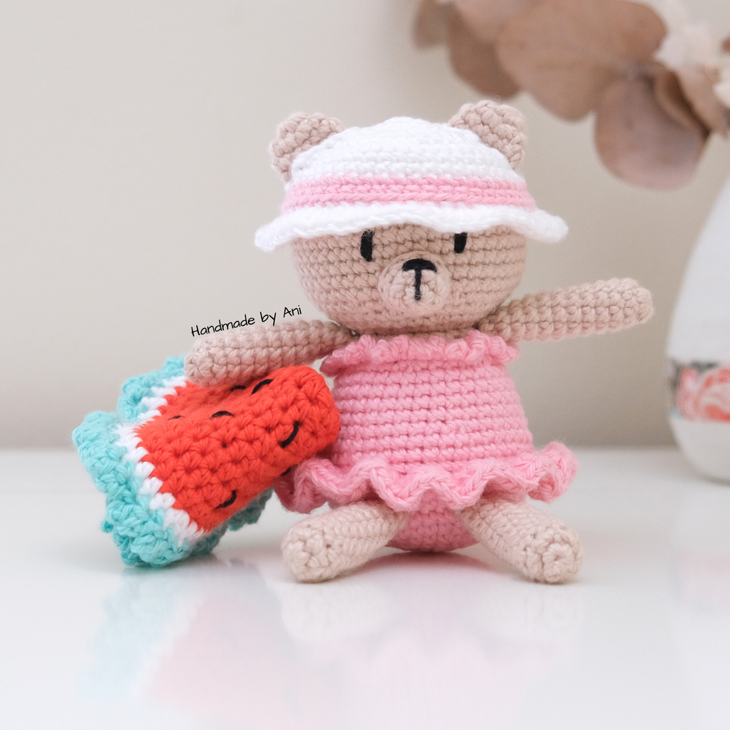 Isla the Summer Bear PDF
