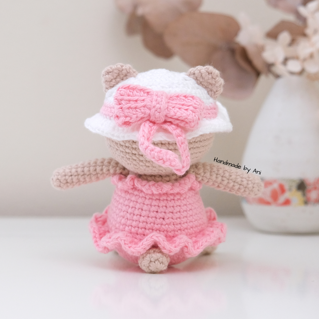 Isla the Summer Bear PDF