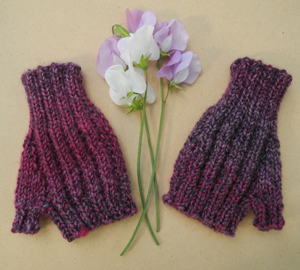 Mittens in 8 ply PDF