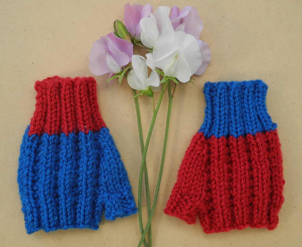 Mittens in 8 ply PDF