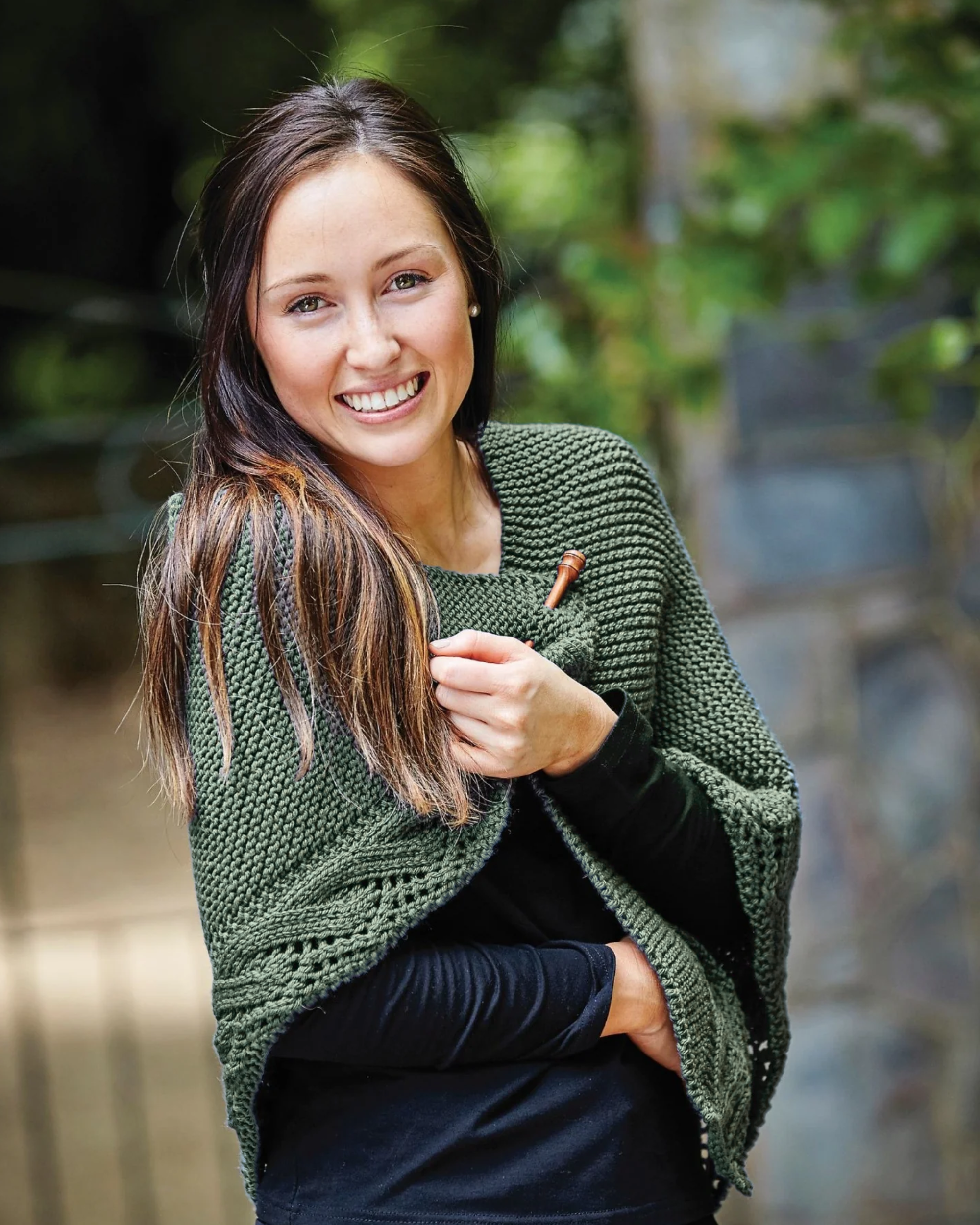 PT 8434 - Shawl with Cable Edge - Knitting Pattern