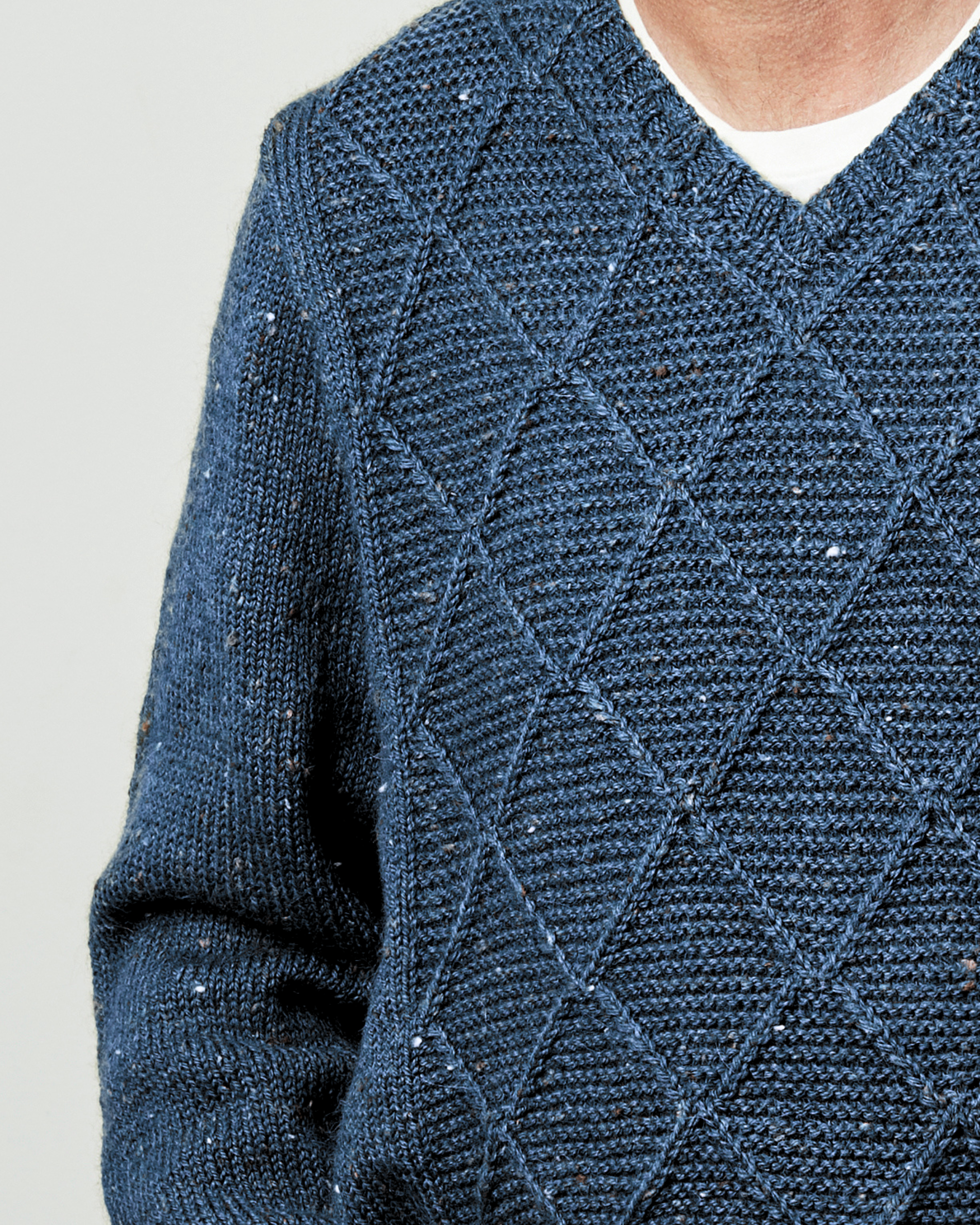 PT 8615 Diamond Panel Men's Jumper - Knitting Pattern