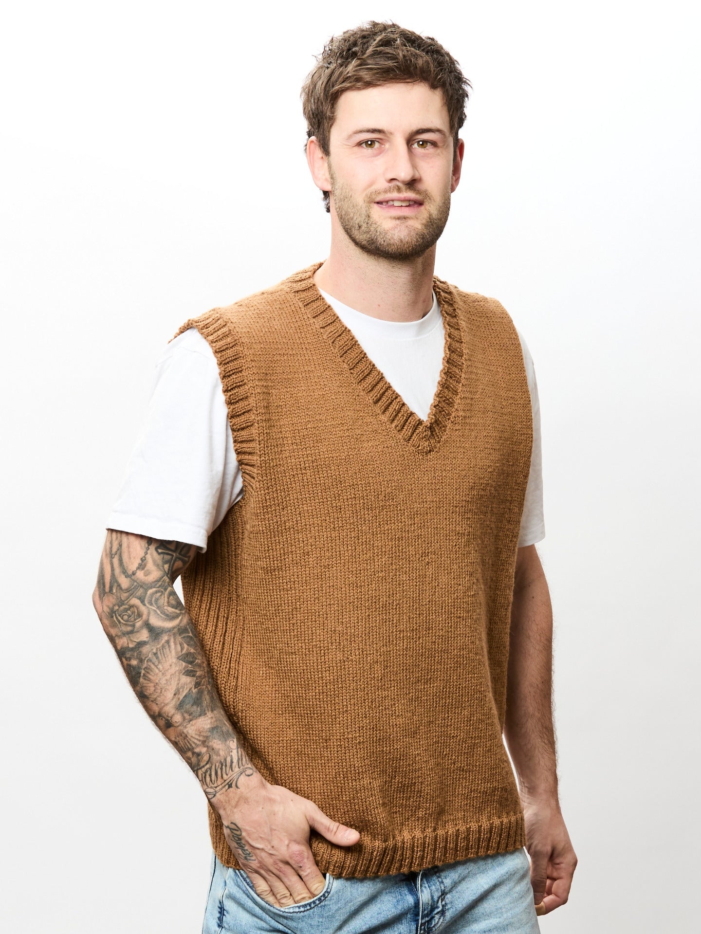 The Brendan Vest - Adults Knitting Pattern | PT 8681 – Bendigo
