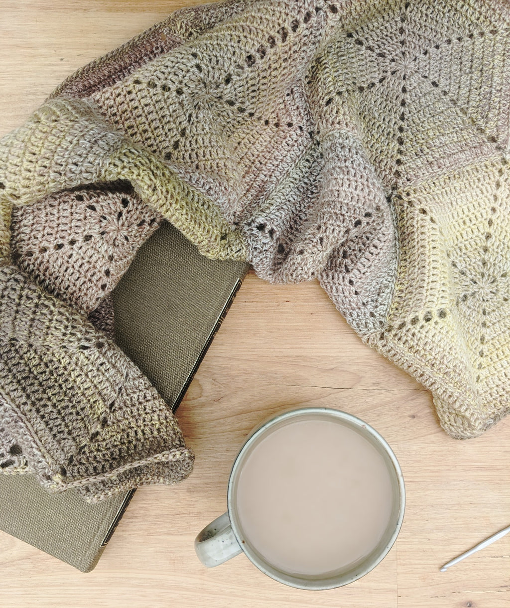 PT 8596 - Hexagon Motif Blanket in 3 plys and 3 sizes - Crochet Pattern