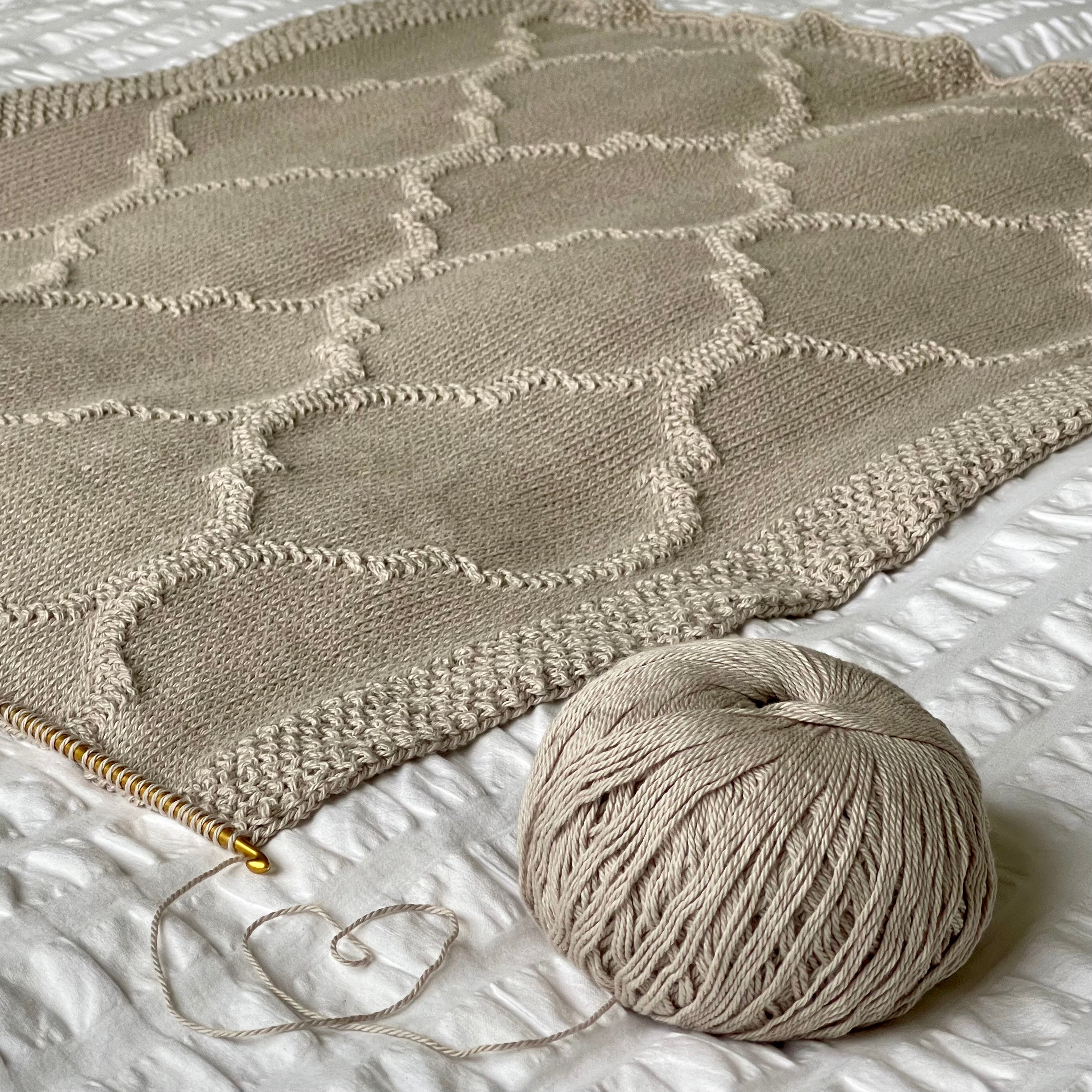 Arabesque Tiles Blanket PDF