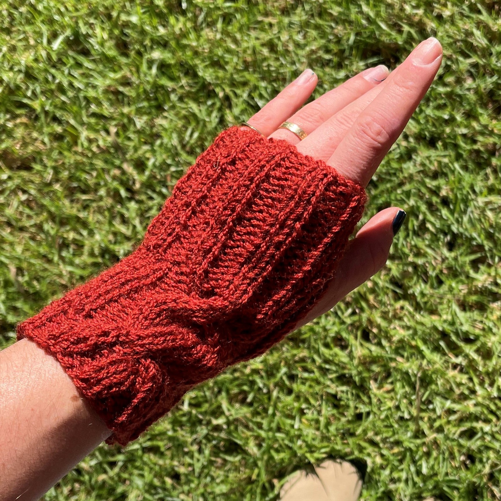 Izzy Lou Cabled PussyHat/beanie & Mittens PDF