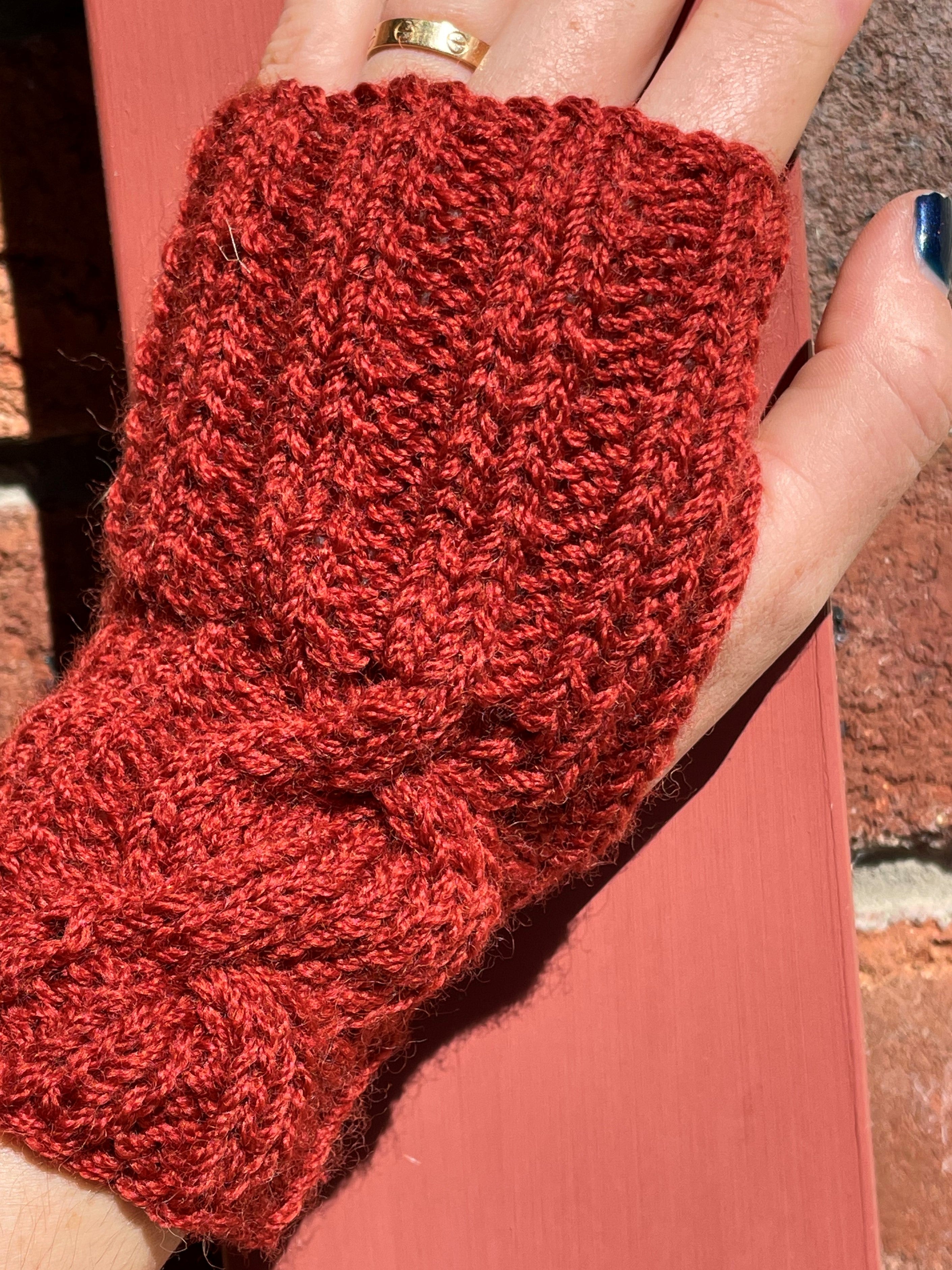 Izzy Lou Cabled PussyHat/beanie & Mittens PDF