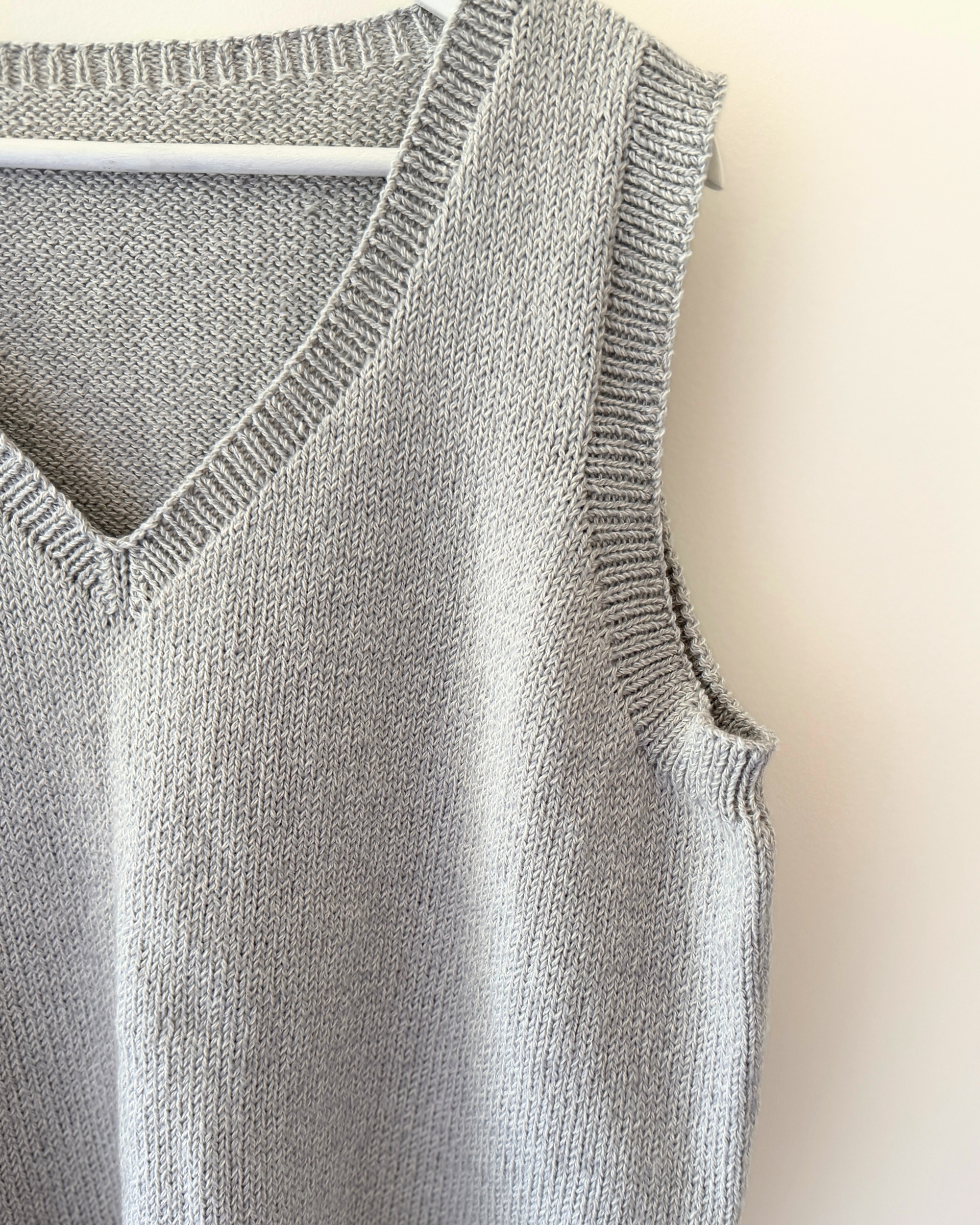 The Ness Vest - Women's Knitting Pattern | PT 8731