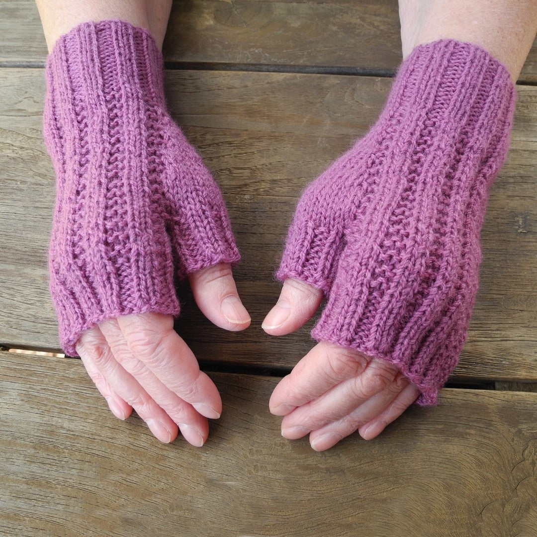 Mittens in 8 ply PDF