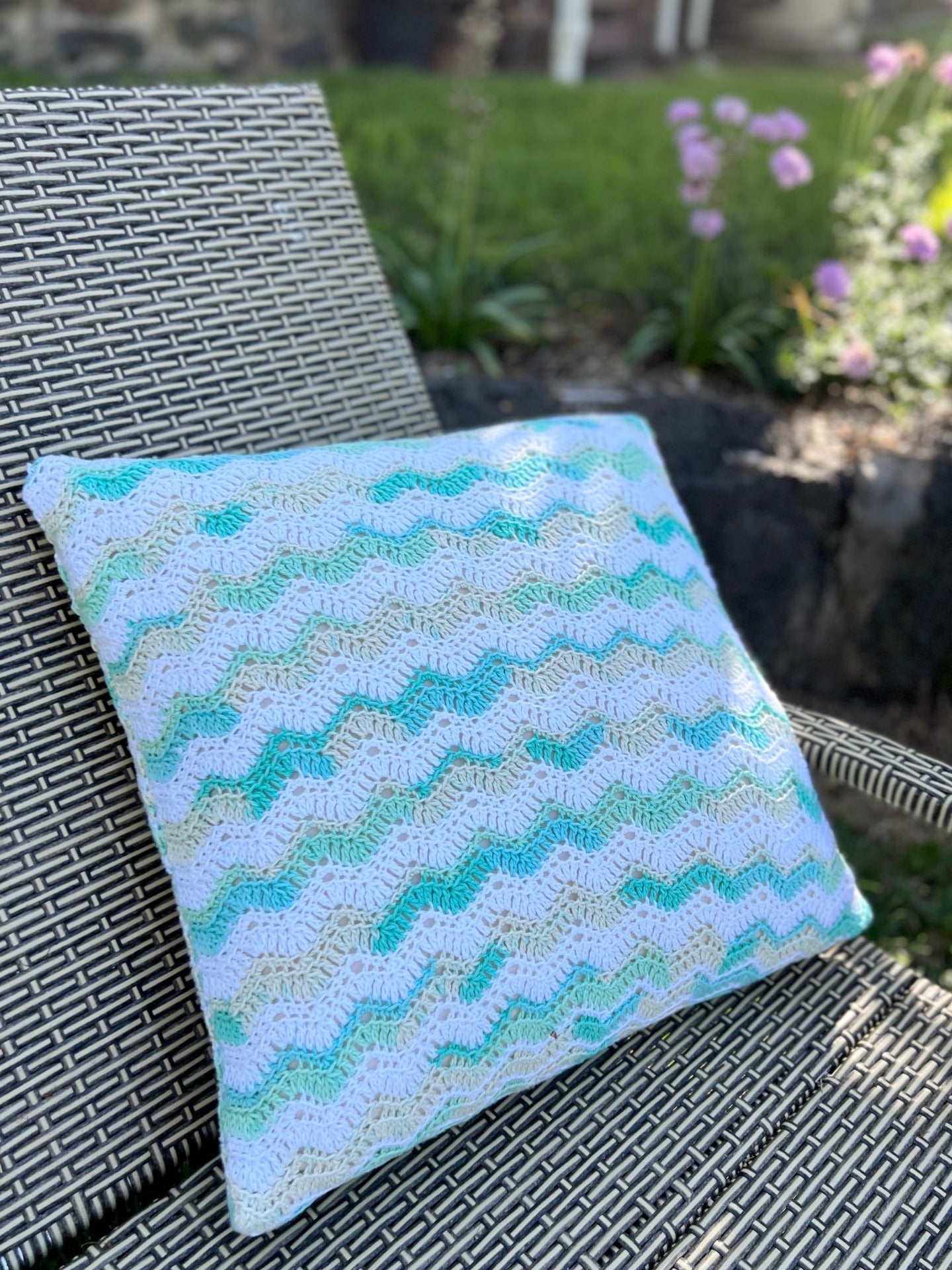 PT 8569 - Blanket and Cushion - Crochet Pattern