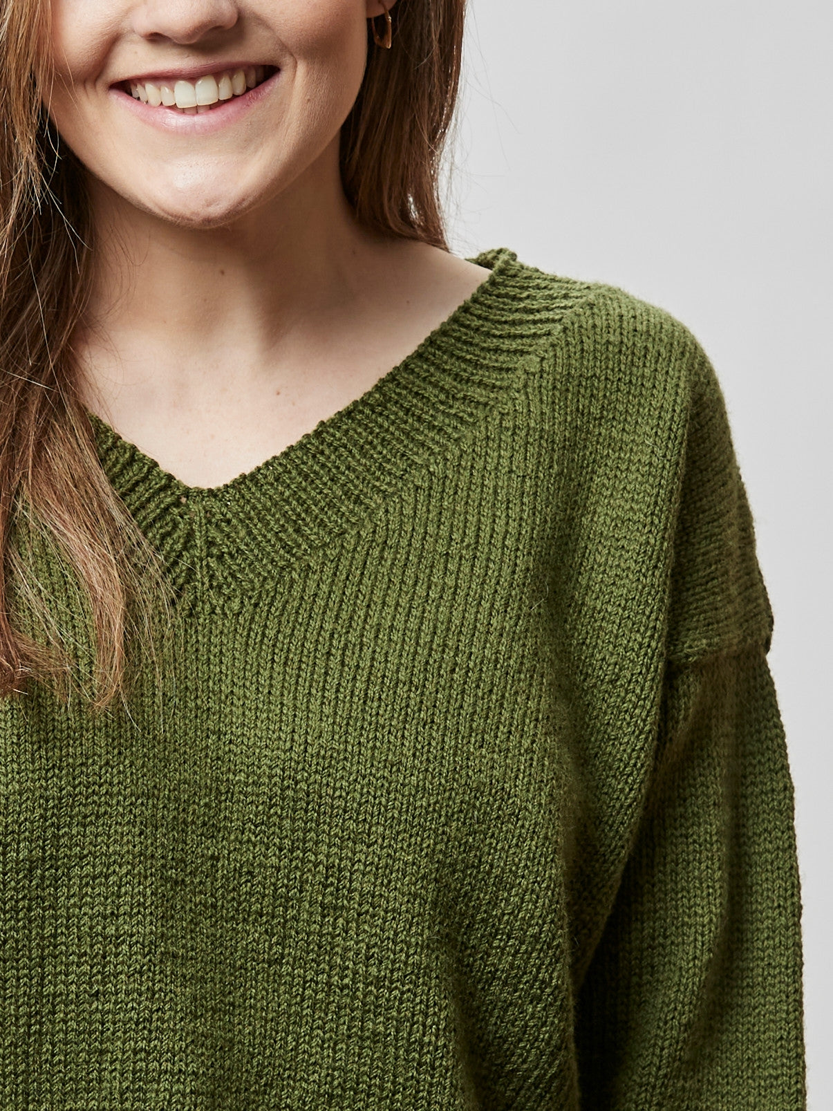 PT 8650 Crew or V-Neck Jumper - Knitting Pattern