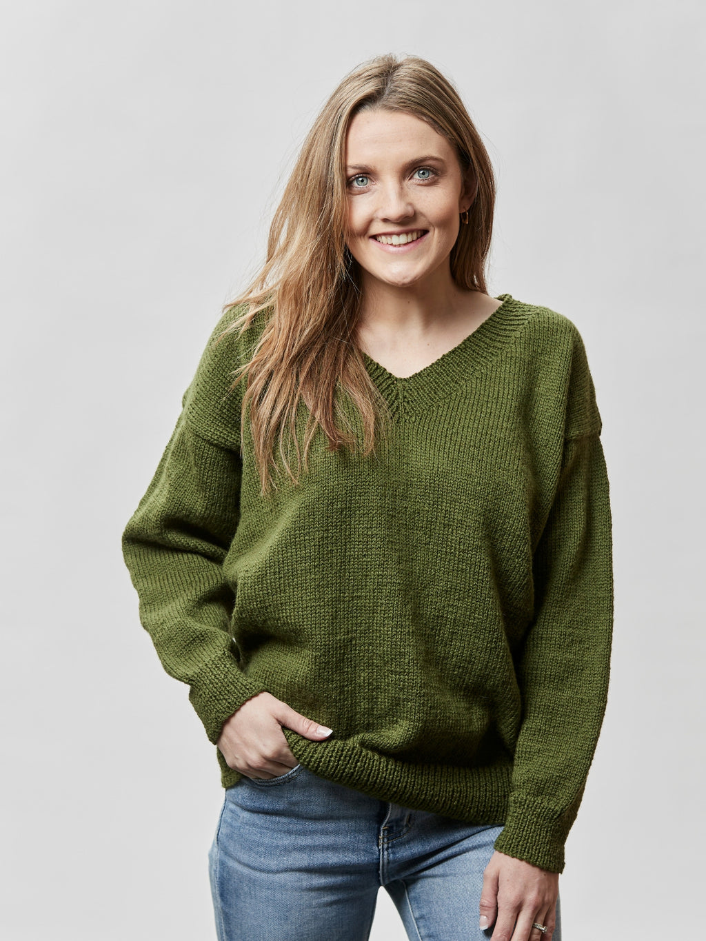 PT 8650 Crew or V-Neck Jumper - Knitting Pattern
