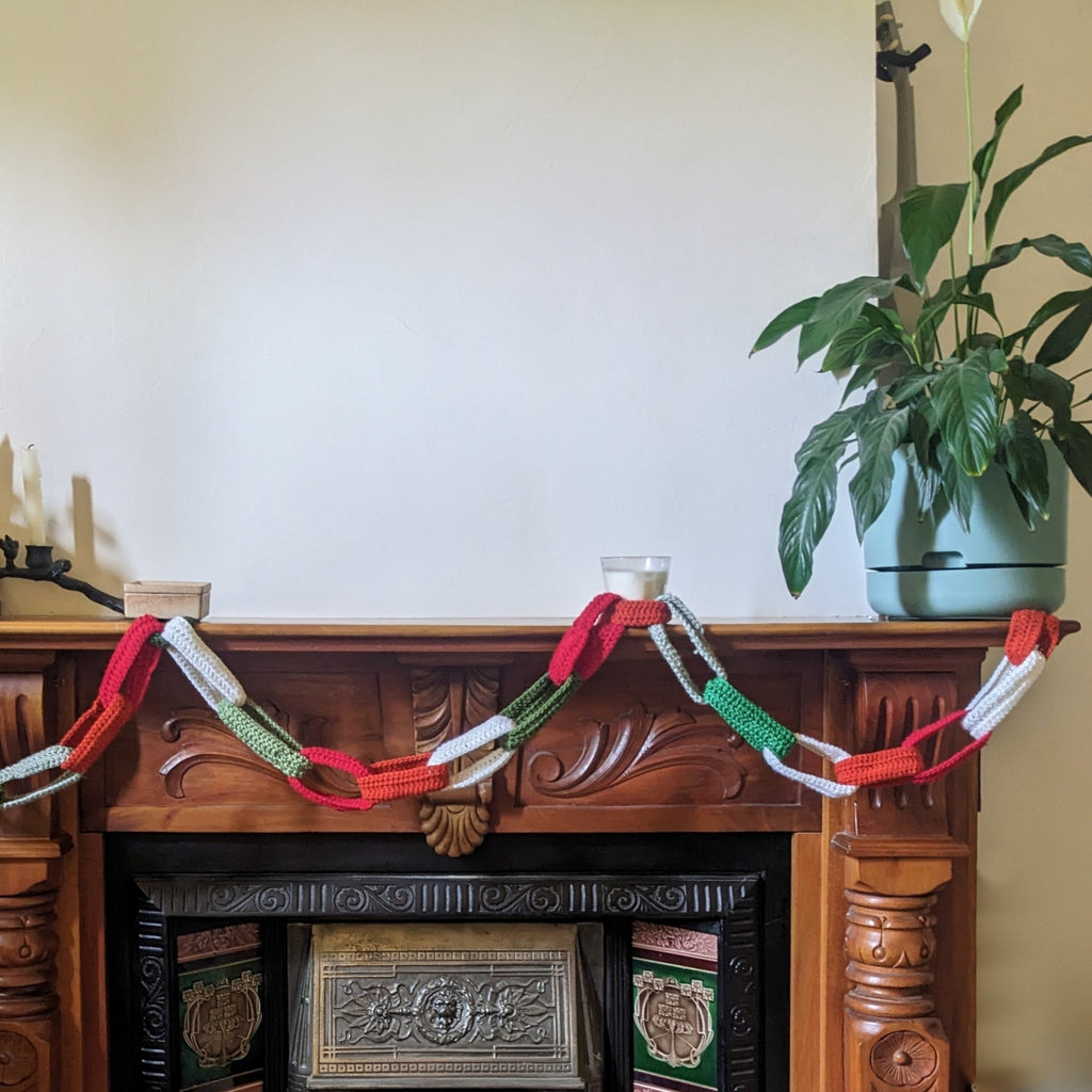 'Paper Chain' Garland - Free Crochet Pattern